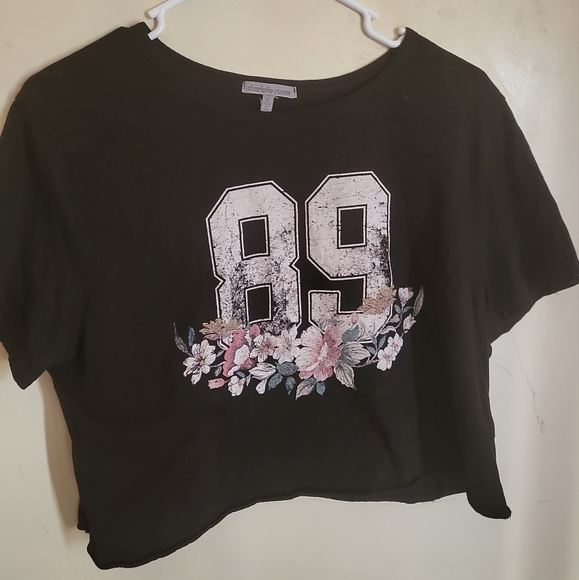 Charlotte Russe Tops - Crop graphic top